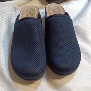 Women’s Fly Flot Italy Navy Blue Mesh Clogs Anti Shock Anatomic Slip Size 9